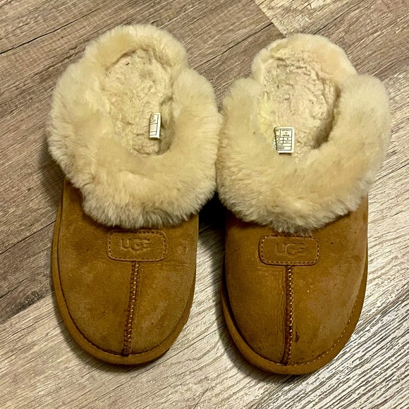 UGG Shoes - Size 8 Tan Ugg Slippers